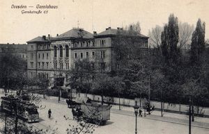 카롤라하우스, 1909년경.