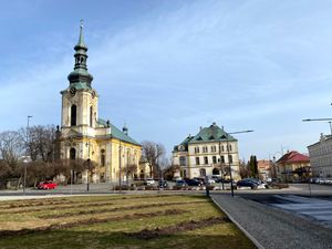 E. 베네셰 광장의 성 베드로와 바오로 교회