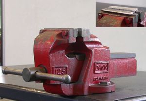 철제 엔지니어 바이스 - 이미지 삽입부에서 소프트 턱을 보여줌