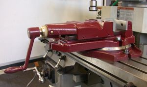 회전 가능한 기계 바이스