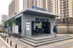 바이쯔완역 A1 출구