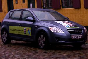 반EU 국민운동 선거 스티커가 붙은 차량