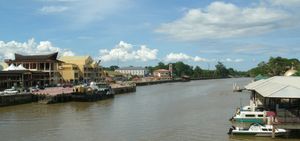 2012년 템부롱 강을 따라 위치한 방아르 마을