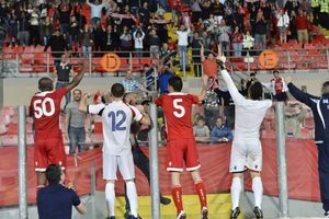 2015년 4월 26일 히버니언스를 3-1로 꺾고 UEFA 유로파 리그에 역사적인 진출을 확정지은 발찬 선수들과 팬들.