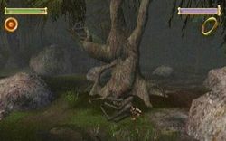 게임 플레이 플레이스테이션 2 버전. 프로도 배긴스가 늙은 버드나무와 싸운다. 그의 체력 게이지는 왼쪽 상단, 순수도 게이지는 오른쪽 상단에 있다.