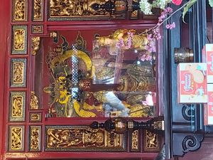 룽산사 후전(後殿)에 모셔진 관우상