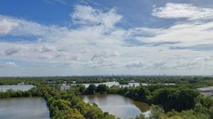 방쿤티안(Bang Khun Thian), 방콕 중심부를 향해 북동쪽을 바라본 모습