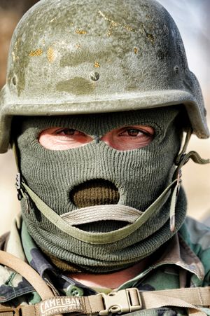 발라클라바를 착용한 아프가니스탄 군인