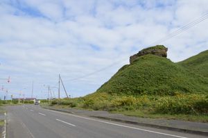 밧카이 암(왓카나이시 밧카이무라 자 밧카이). 도도 106호 왓카나이 덴포선 연선에 있다.
