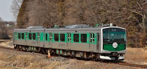 EV-E301 배터리식 전기 동차는 카라스야마 선에서 운행중. 일본