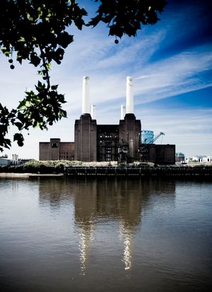 1세기에 걸쳐 발전소는 상징적인 구조물이 되었다.