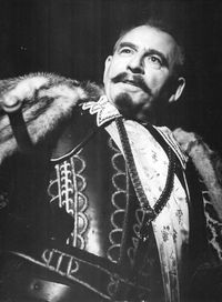 볼프강 하인츠가 발렌슈타인 역을 맡은 1962년 카를 파릴라 연출의 도이체스 극장 베를린 공연