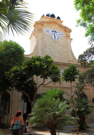 알프레드 왕자 정원의 시계탑