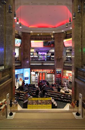 파리 버진 메가스토어 메인 홀 (2012)