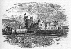 밸모럴 성 – 크레이기바 성과 유사한 주요 요새가 성의 중심 특징이며, 큰 터릿이 있는 컨트리 하우스가 부착되어 있다.