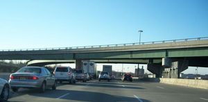 17번 국도와 4번 국도가 만나는 파라머스의 교통 교차로