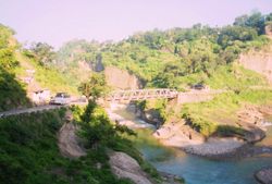 다람살라 남쪽의 베아스 강을 가로지르는 다리