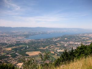 제네바 호수 주변의 베이리에와 주변 지역에서 르 살레브에서 내려다본 모습