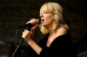 2008년 피스 앤 러브 페스티벌에서 공연하는 마지오