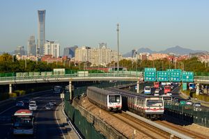 바퉁선에서 운행되는 1호선 열차