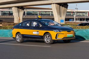 베이징 수도 국제공항 제3 터미널을 떠나는 베이징 EU5 택시