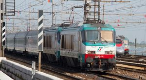 역에 도착하는 인터시티 노테 열차