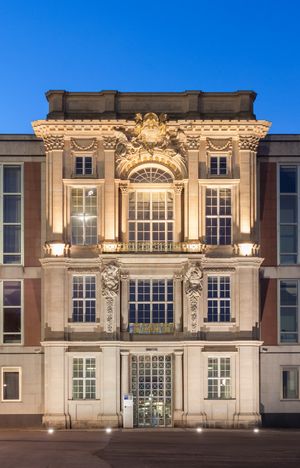 리프크네히트의 발코니는 전쟁 전 궁전의 몇 안 되는 보존된 부분 중 하나로, 국가평의회 건물(Staatsratsgebäude)에 재사용되었으며, 현재 유럽 경영 기술 학교가 입주해 있다.