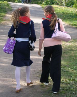 민스크로 가고 있는 두 명의 회원