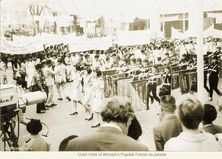 THVN9의 컬러 촬영 부대가 1971년 6월 16일 사이공에서 국군 기념일 퍼레이드를 방송하고 있다.