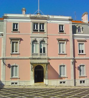 Pátio das Damas}})에 카를루스 1세 국왕이 지은 "팔라세테"(Palacete).