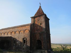 프랑스 식민지 시대에 지어진 구 가톨릭 교회 (1920년대 초).