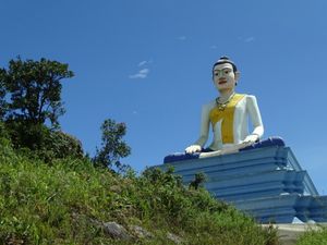 예이 마오(할머니 마오) 조각상