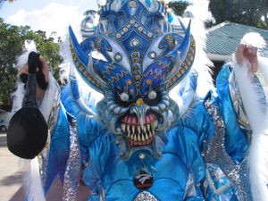 2006년 보나오 카니발의 복장을 한 참가자