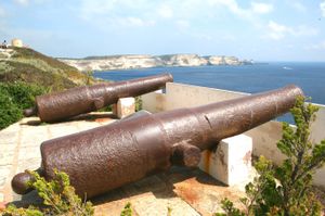 보니파시오 요새의 대포.