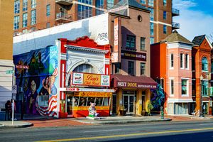 식당 서쪽 벽에 그려진 벽화.