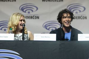 밥 몰리와 그의 아내, 엘리자 테일러