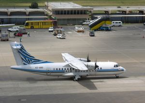 2005년 요하네스버그 OR 탐보 국제공항에서 운행 중인 보츠와나 항공 ATR 42–500