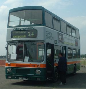 보존된 그레이-그린(Grey-Green) 월터 알렉산더 코치빌더스(Walter Alexander Coachbuilders) RV 차체를 장착한 시티버스, 2003년 6월