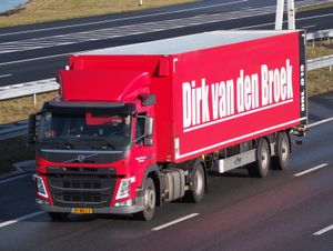 네덜란드 호프도르프 근처 A4 고속도로의 볼보 FM 데이캡.