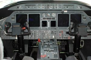 리어젯 45 조종석의 Honeywell Primus 1000 EFIS