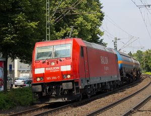 2013년 쾨니히스빈터 근처에서 화물 열차와 함께 운행 중인 F140 AC2