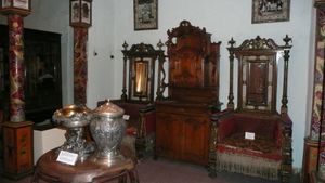 궁전 내부의 박물관 전시물