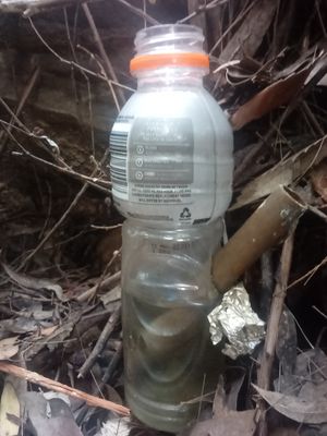 플라스틱 스포츠 음료 병으로 만든 봉