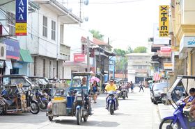 보아크 상업 지구(Mercader Street에서 바라본 모습)