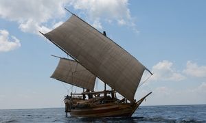 파데와캉, 역사적으로 부기스-마카사르-만다르족이 주요 상선으로 사용했던 배. 이후 팔라리에게 그 자리를 내주었다.