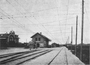 역에 설치된 2선식 가공 전차선 배열