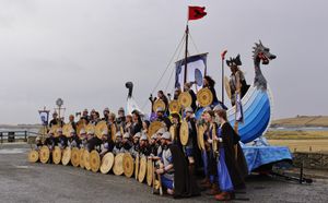 셰틀랜드의 바이킹 불 축제 중 하나인 사우스 메인랜드 업 헬리 아의 야를 분대