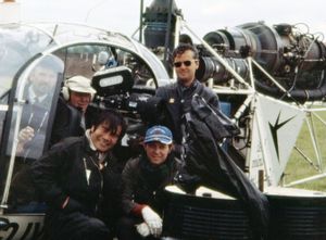 촬영팀(1970년). 조종석의 피터 페코스키와 피터 올워크, 지미 T. 무라카미, 셰이 코코란, 린 개리슨.