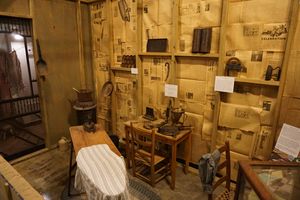 텍사스주 오디 머피 미국 면화 박물관(Audie Murphy American Cotton Museum)에 전시된 20세기 초 텍사스 소작농의 집 디오라마, 그린빌, 2015