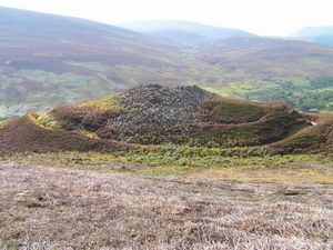 킬페디르 브로흐(broch)의 유적, 서덜랜드는 거대한 토루에 둘러싸여 있다.
